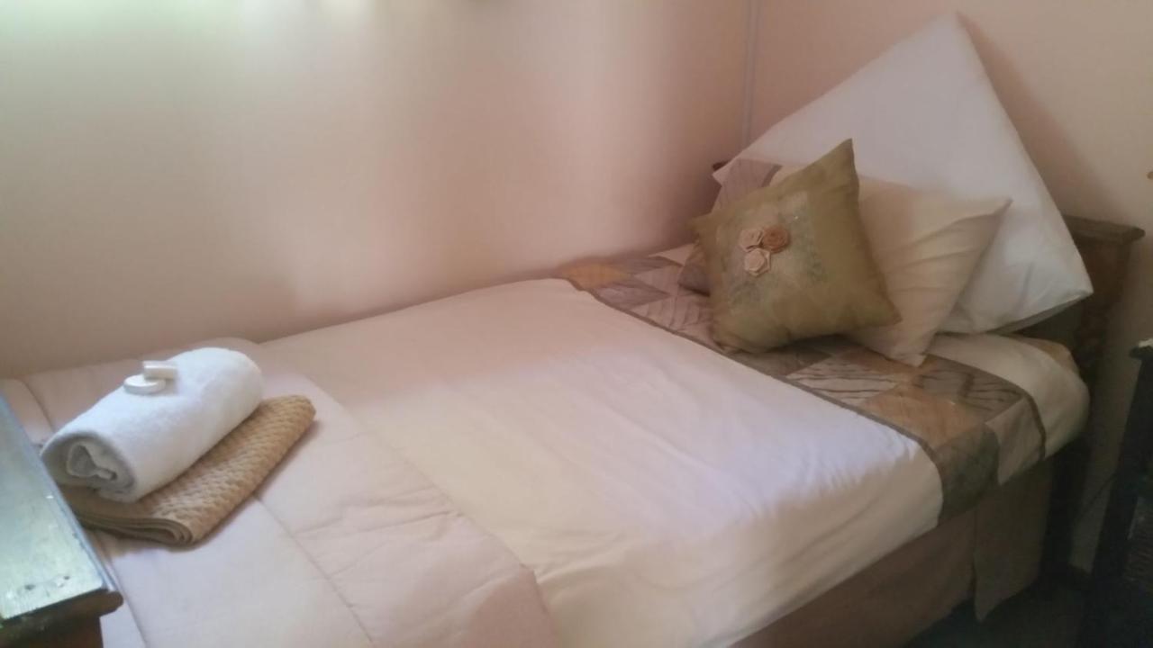 Alpaca Self Catering Cottage Kleinmond Buitenkant foto